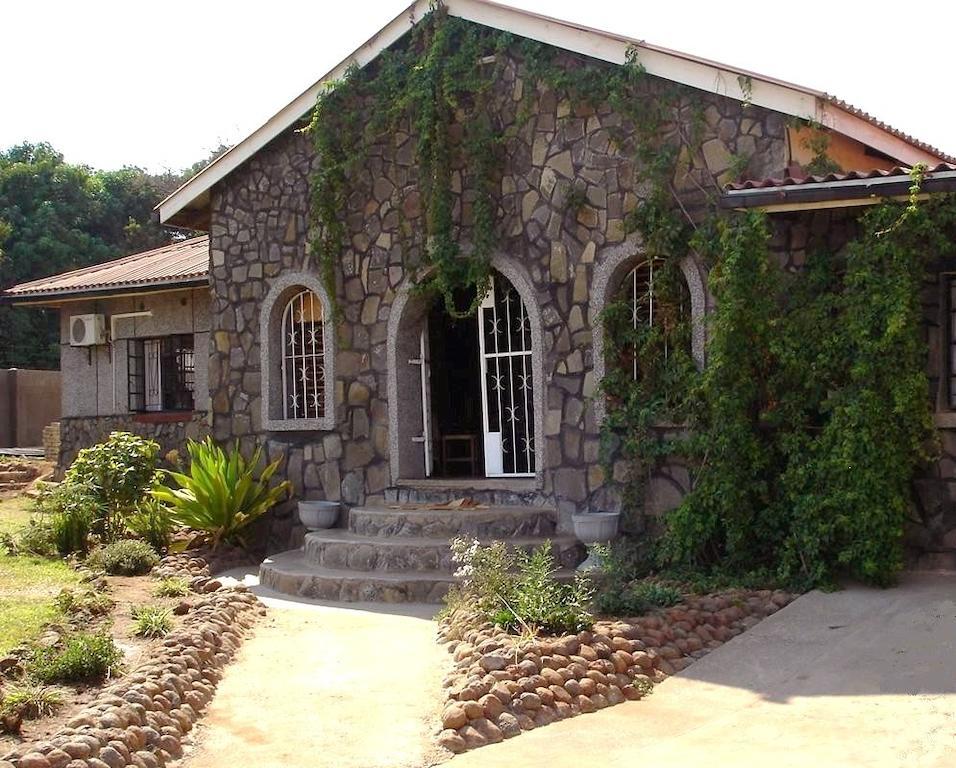 The Stone Guest House Ливингстон Экстерьер фото