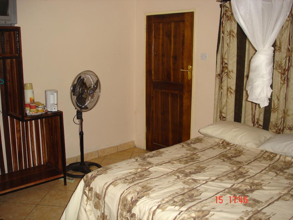 The Stone Guest House Ливингстон Номер фото